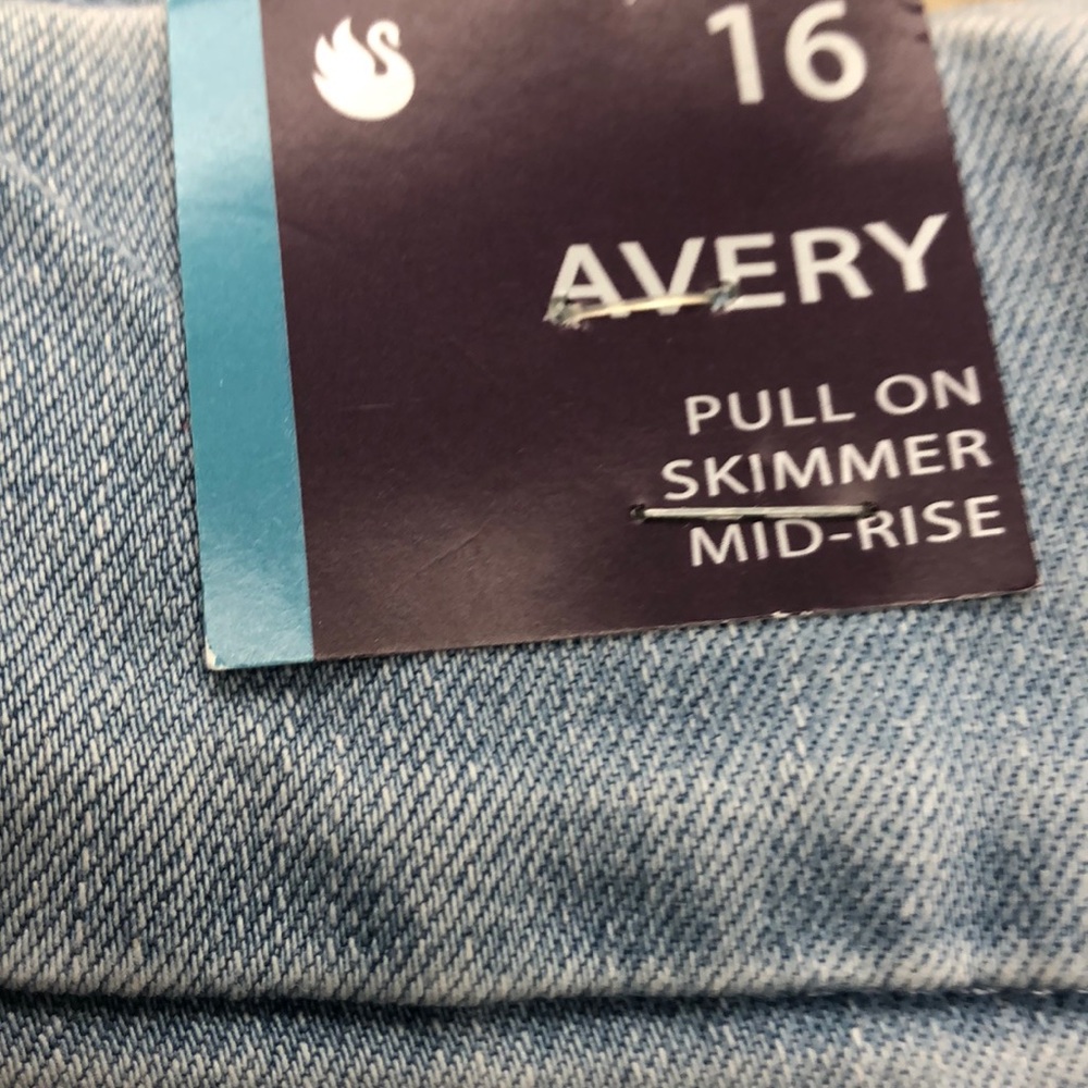 2 Pairs Gloria Vanderbilt Avery Pull On Skimmer Jeans - Picture 4 of 6